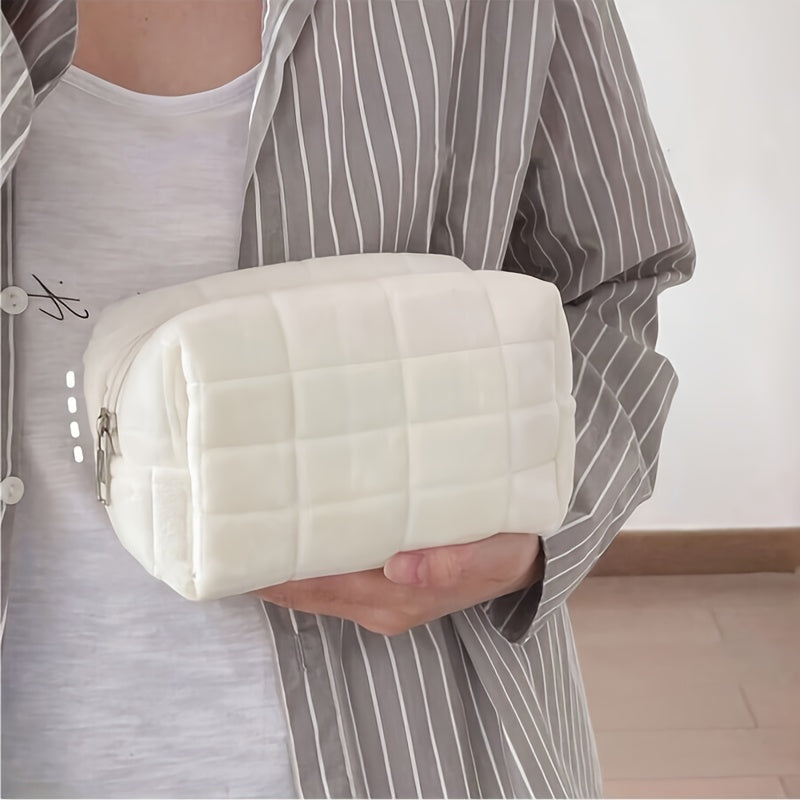 A Cosmetic Storage Bag, Designed with a Chic And Minimalist Style, Perfect for Students And Women for Travel Storage, Makeup Bags, Vacation Organizers, And Large-Capacity Cosmetic Cases. It Is Suitable for Lipsticks, Brushes, Skincare Products, Phones,