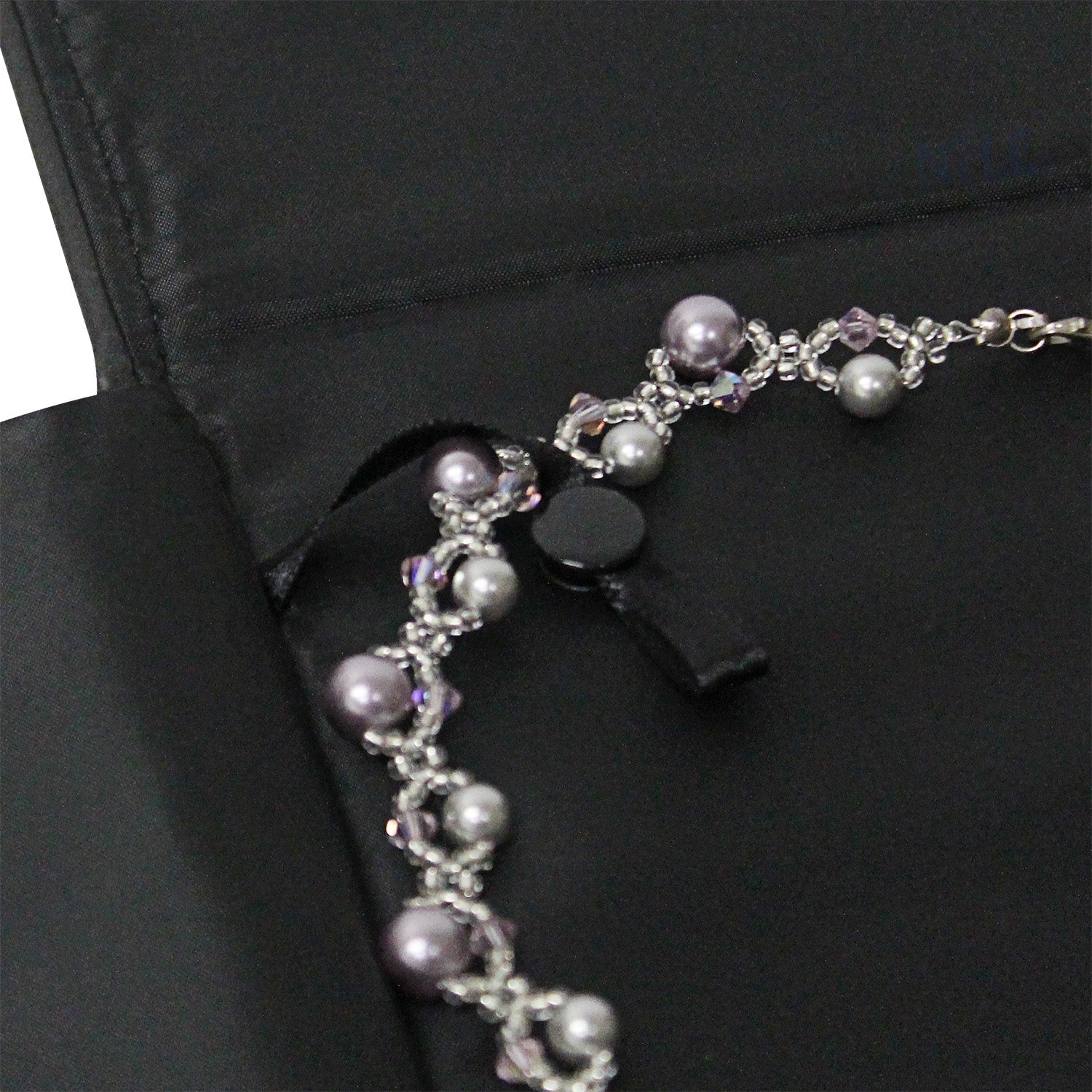 #75 Leatherette Necklace Folder