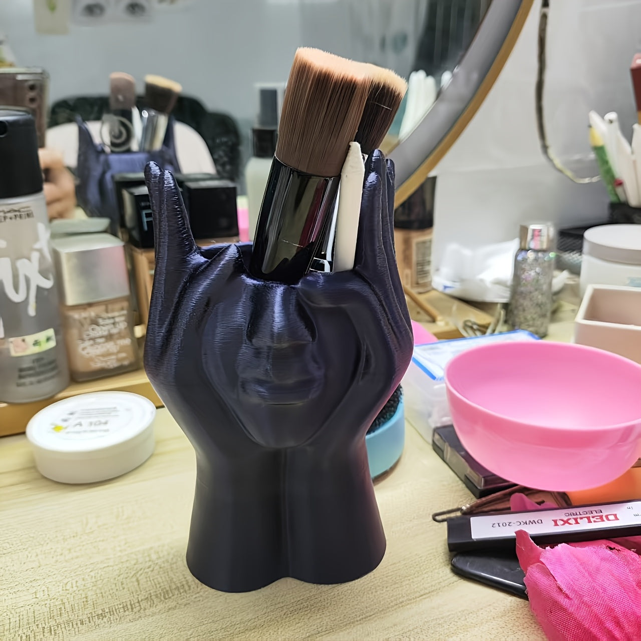 1pc Multifunctional Facial Sculpture Pen Holder & Makeup Brush Organizer - Creative Artistic Decorative Home Office Bathroom Vanity Storage Box, Durable Resin Material Desktop Organizer for Makeup Supplies, No Power Required